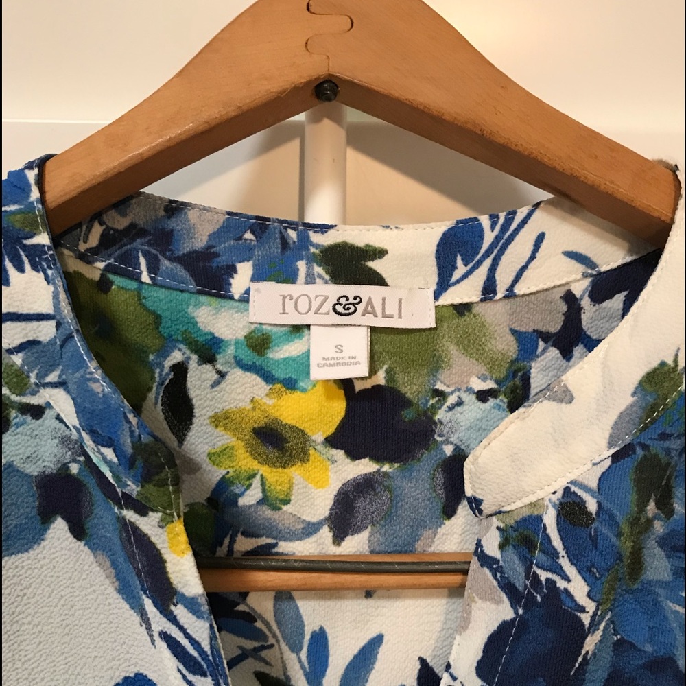 Sleeveless blouse
